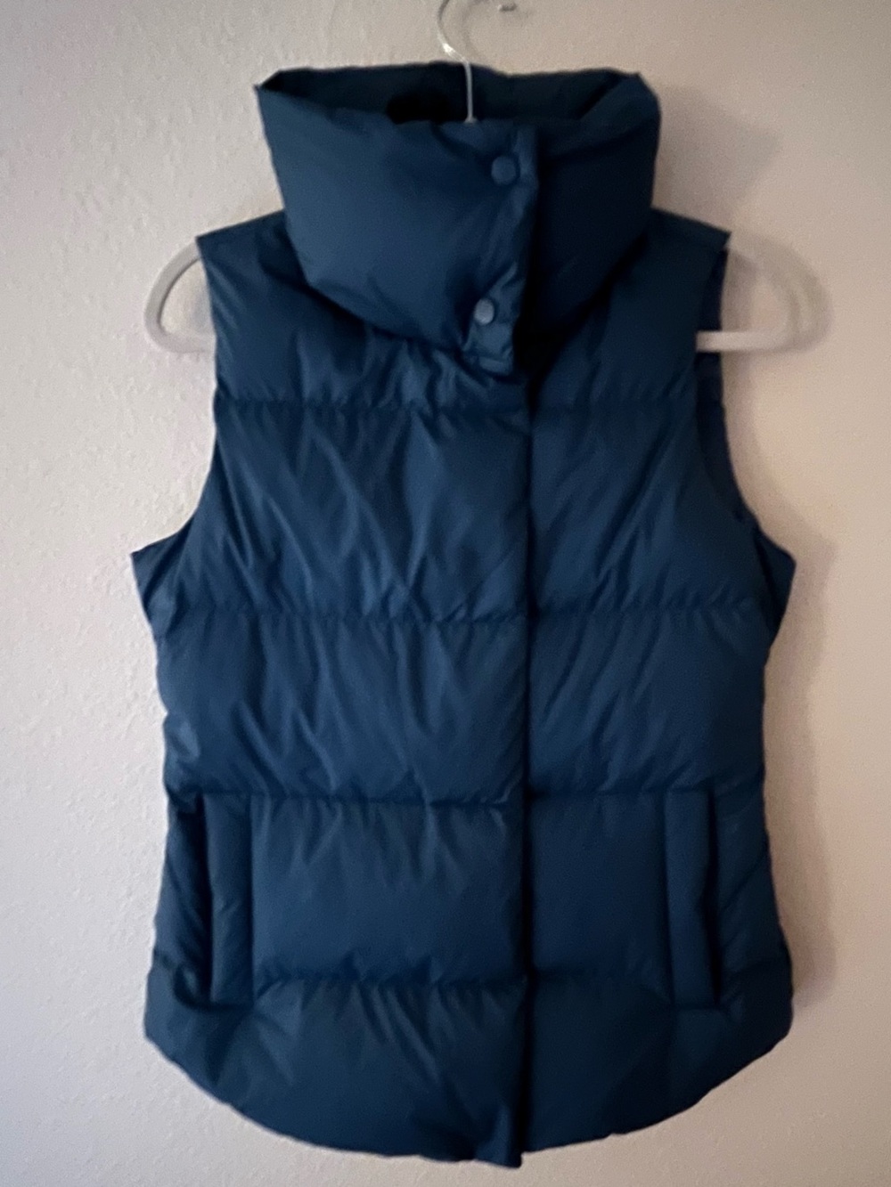 Athleta Downtown Puffer Vest in Sardinia Blue Women’s Size Small.